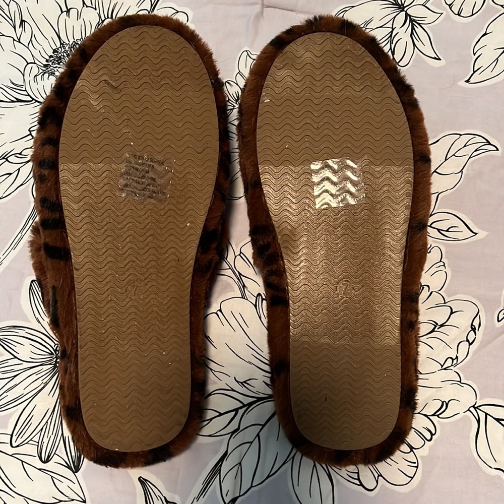 Fabletics Snug Slipper Size 7 - Picture 3 of 5